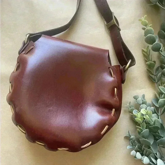 Handmade Leather Crossbody
Purse OS - Picture 3 of 10